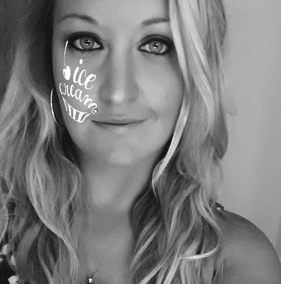 Meet your Posher, Christy - Picture 1 of 1